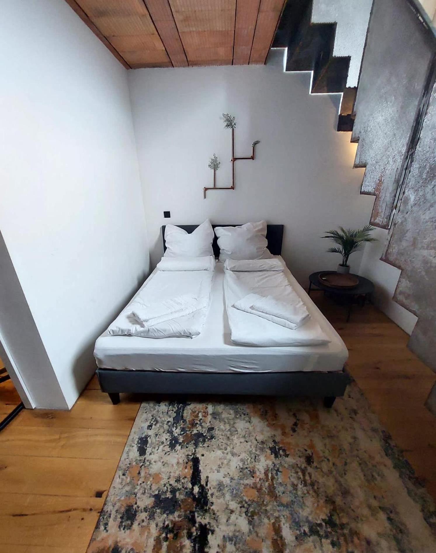 Coolest Apartment In Berlin, Easy Check-In, Industrial Style, Near City Center - Maisonette #2 ภายนอก รูปภาพ